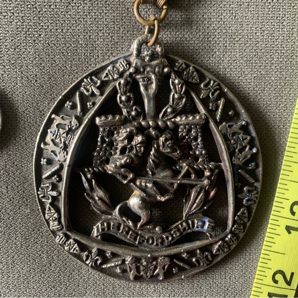 Herefordshire, England Medallion Pendant - Picture 6 of 6